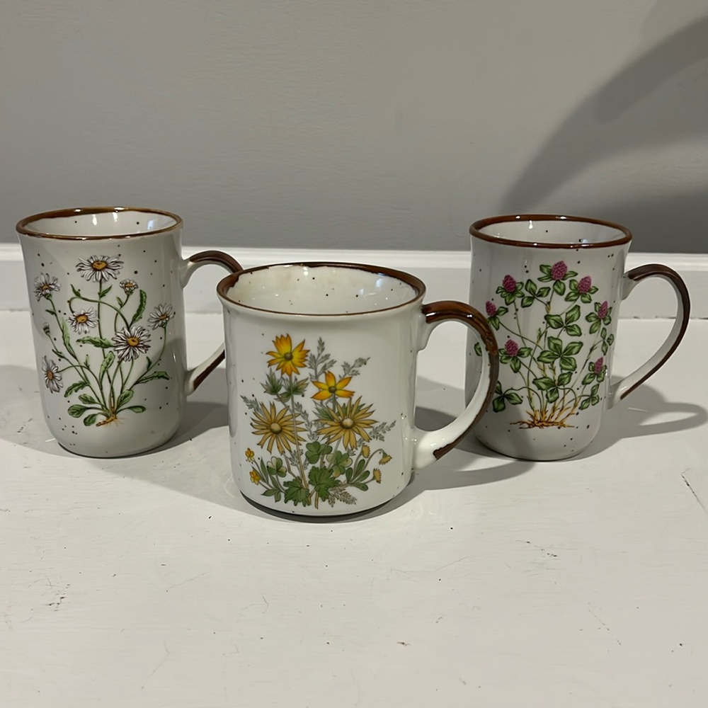Vintage Japanese stonewear flower mugs with speckled glaze retro boho